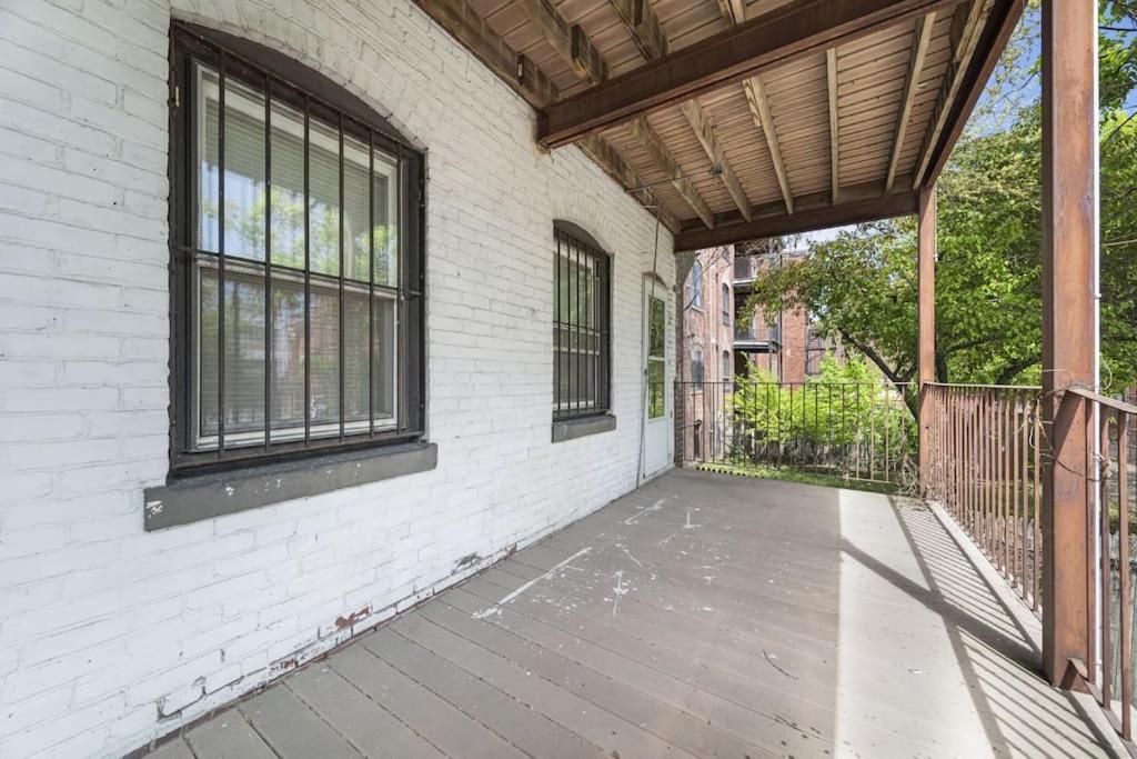 Newly Renovated 2Br1Ba Apt At The Boston City Exterior foto